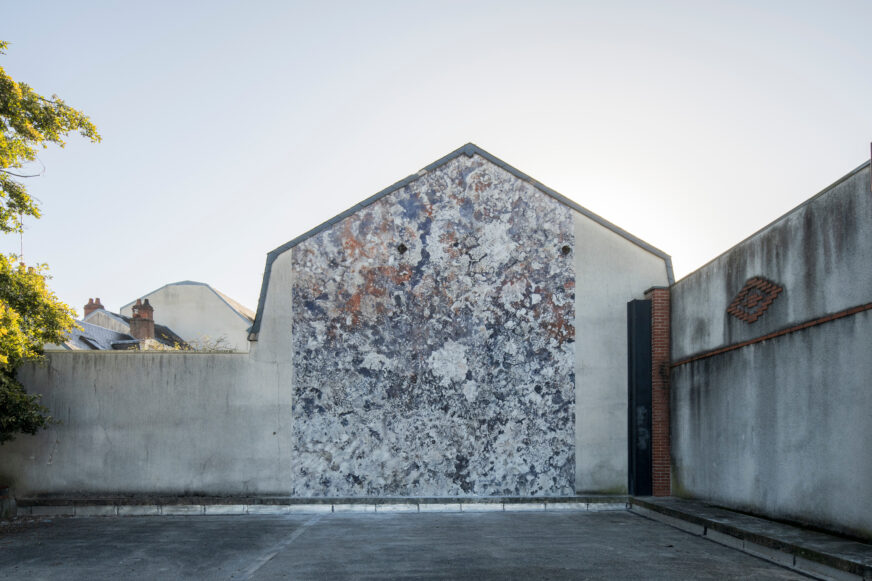 Vue de la Biennale d'art et d'architecture, 2022 Clémentine Chalançon, Sans titre, 2022 © Martin Argyroglo