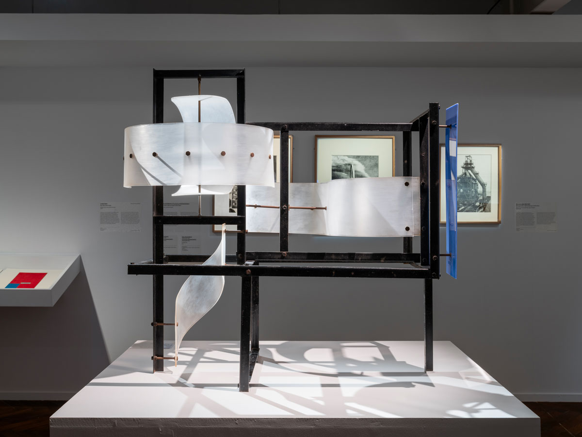 Constant, « Construction avec plans incurvés », 1954. Collection Frac Centre-Val de Loire © Martin Argyroglo